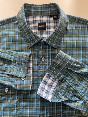 Hugo Boss - all cotton plaid button up shirt Size Large